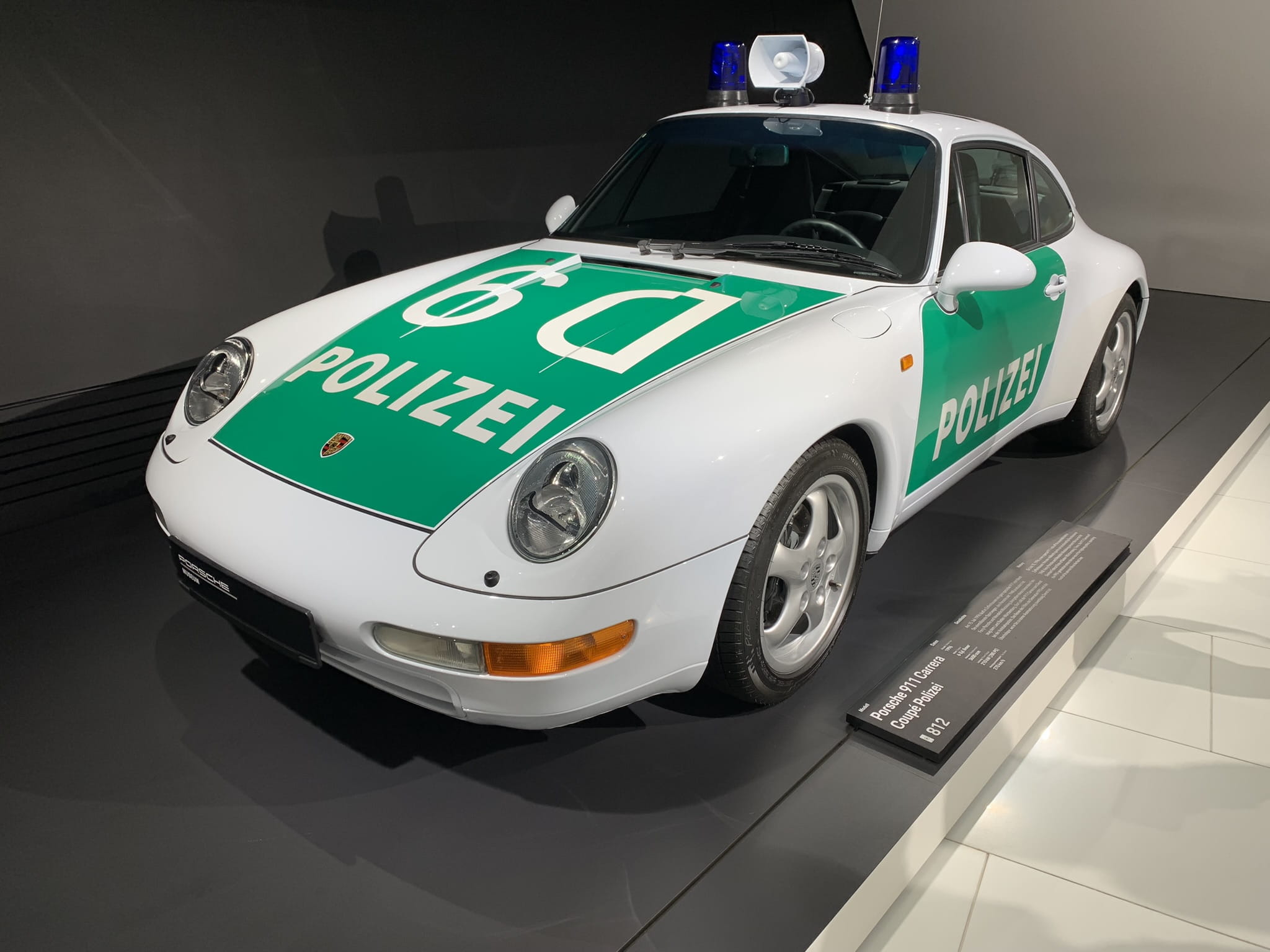 Porsche 911 coupé voiture de police